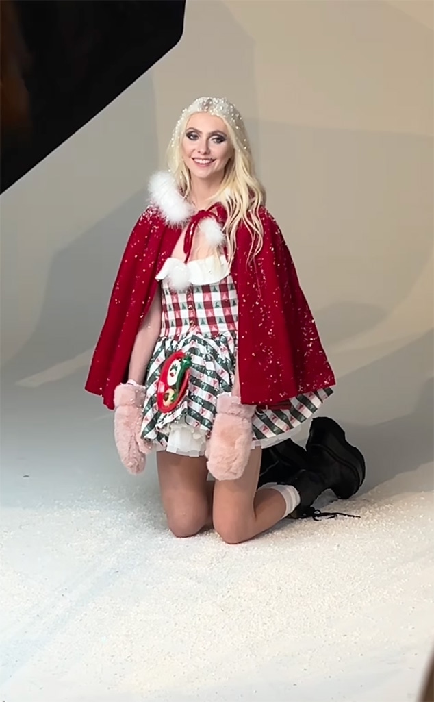 Grinch Cindy Lou Who: Taylor Momsen Wears Dress 25 Years Later Grinch Cindy Lou Who: Taylor Momsen Wears Dress 25 Years Later