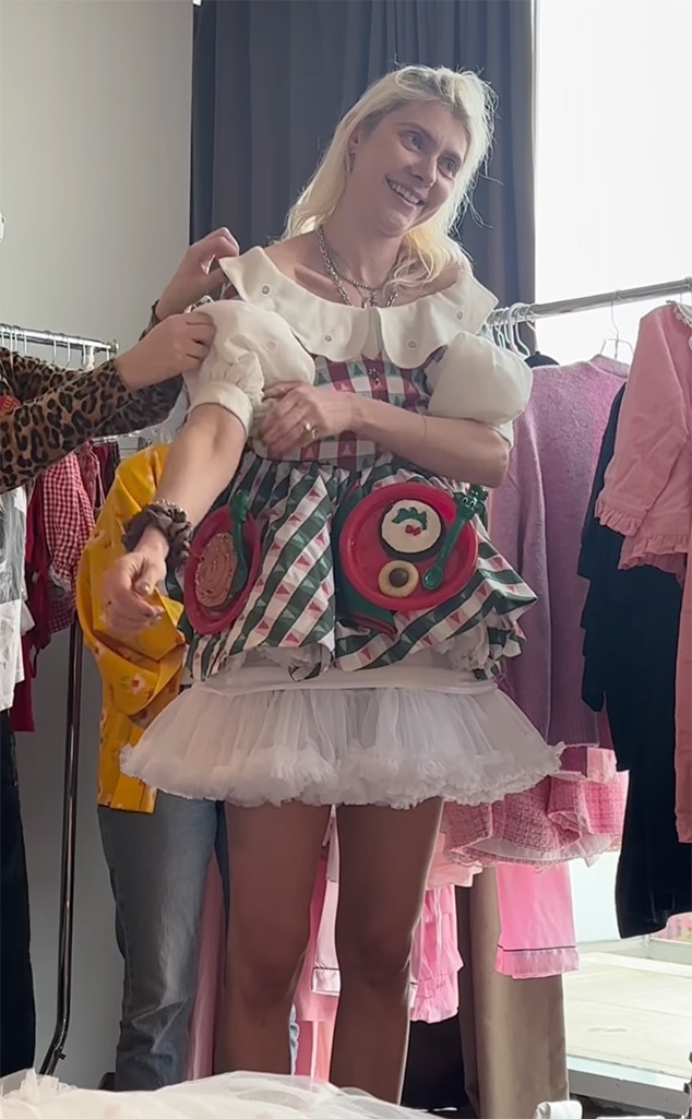 Grinch Cindy Lou Who: Taylor Momsen Wears Dress 25 Years Later Grinch Cindy Lou Who: Taylor Momsen Wears Dress 25 Years Later