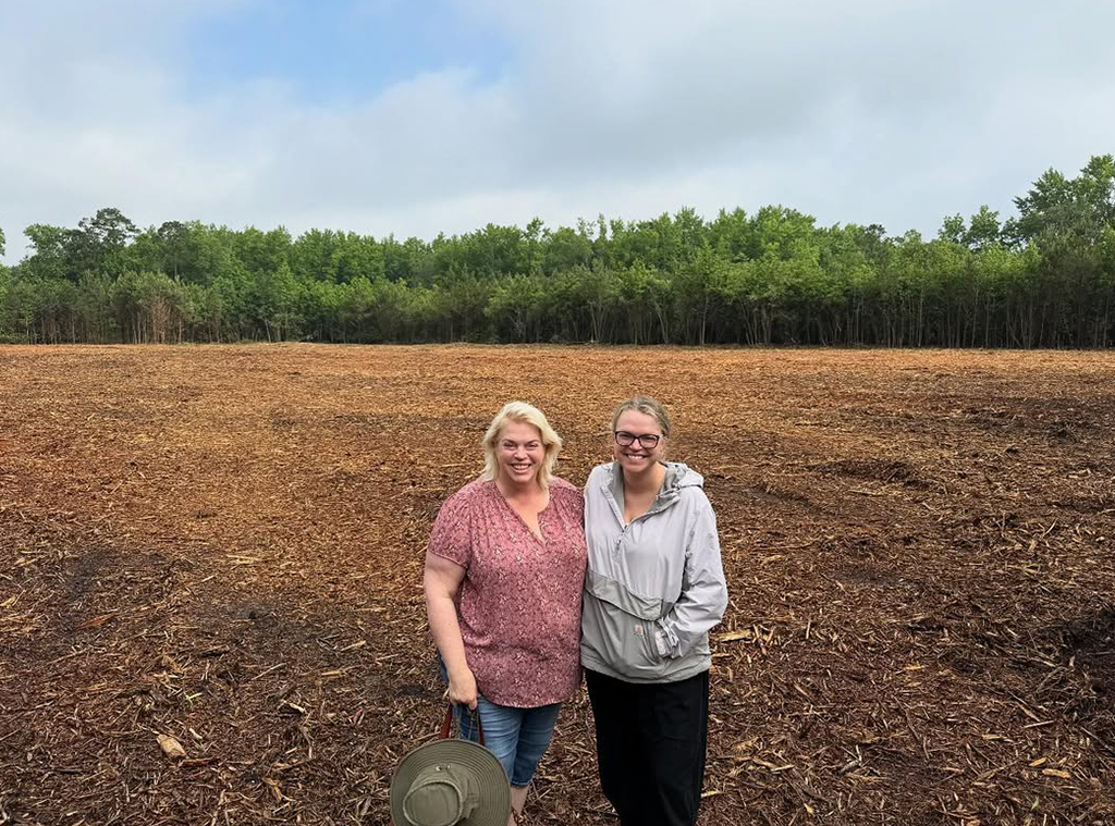 Janelle Brown poses with daughter Madison Brush on the farm