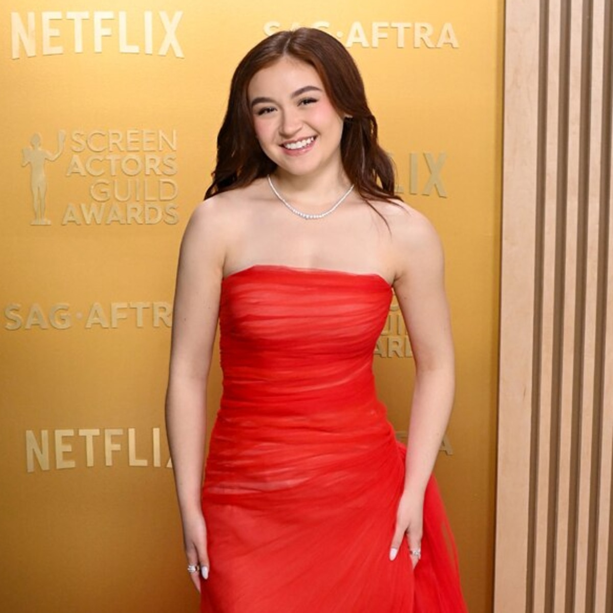 Anna Cathcart arrives at the SAG Awards 2025 red carpet