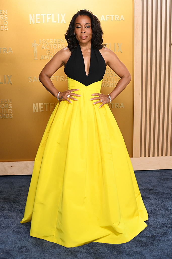 Karen Pittman arrives at the SAG Awards 2025 red carpet