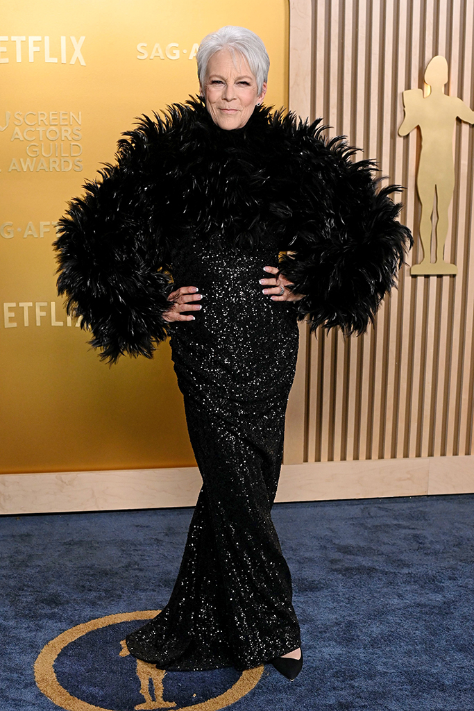 Jamie Lee Curtis arrives at the SAG Awards 2025 red carpet