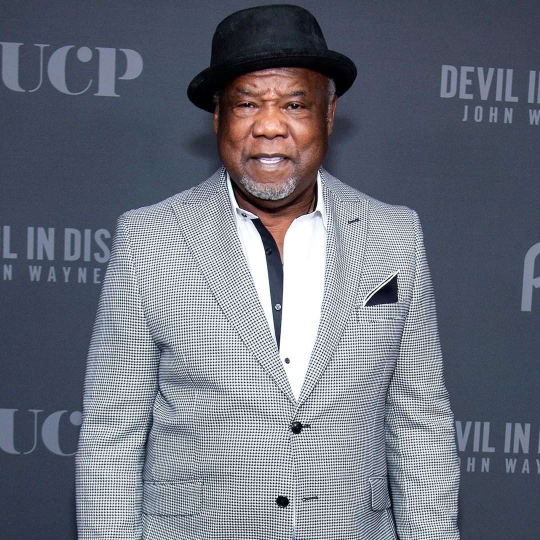 وفاة إيسياه ويتلوك جونيور، نجم مسلسل “ذا واير” عن عمر يناهز 71 عامًا