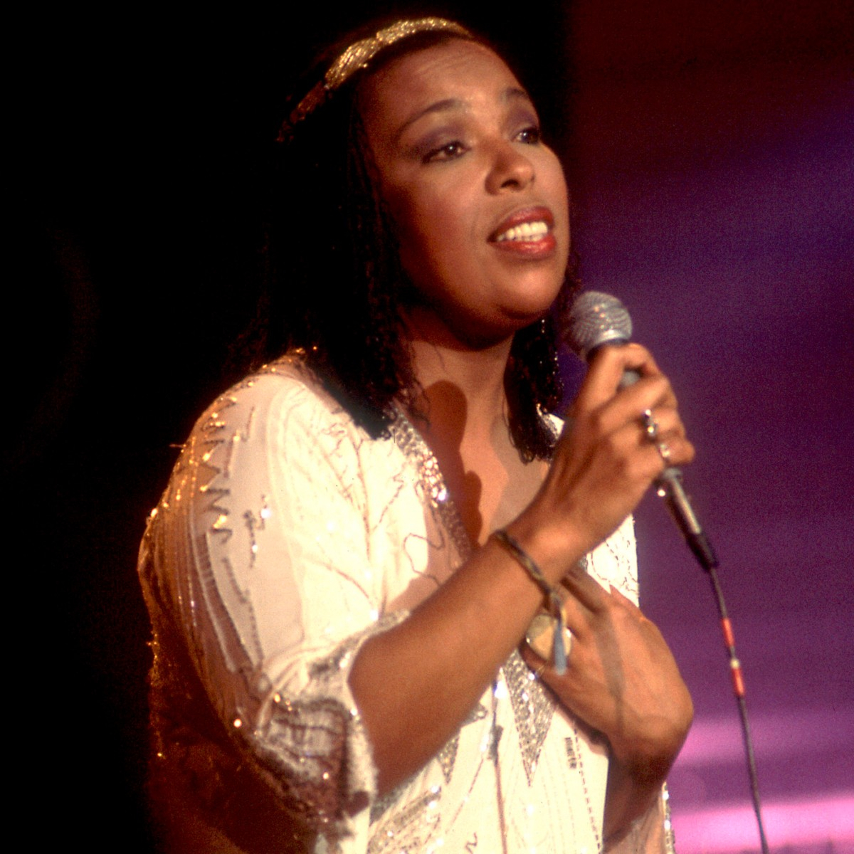 Roberta Flack, Grammy Award-Winning Singer, Dead at 88 - E! Online