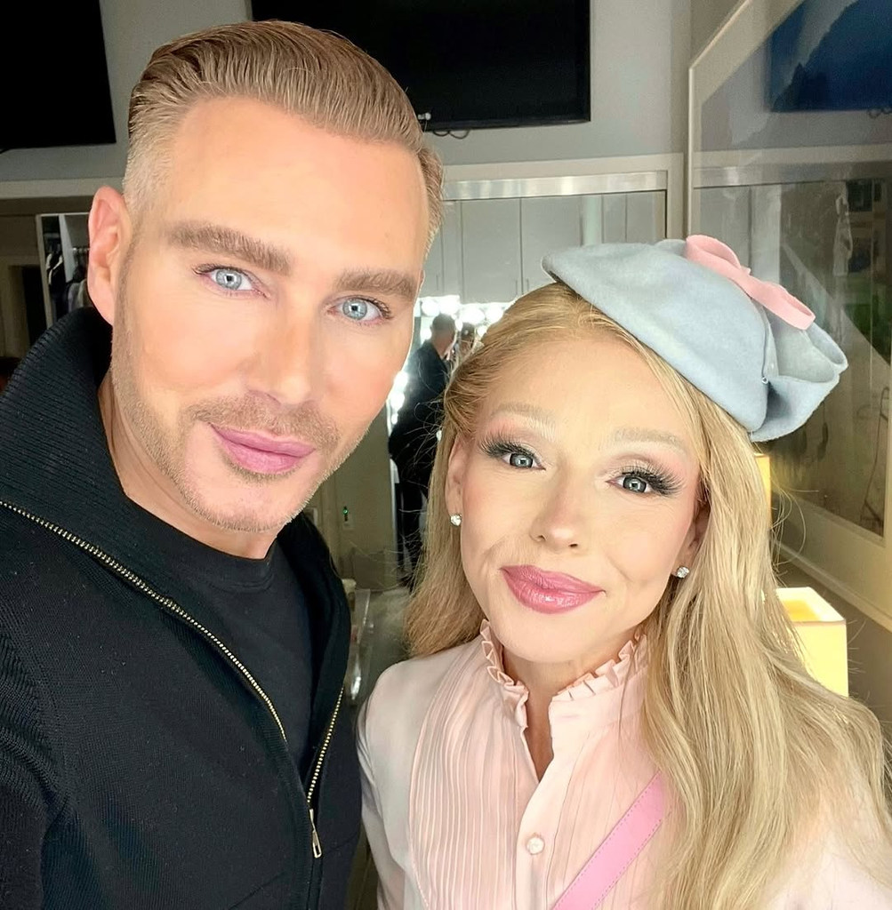 Kelly Ripa is unrecognizable as she transforms into Ariana Grande's Wicked character.