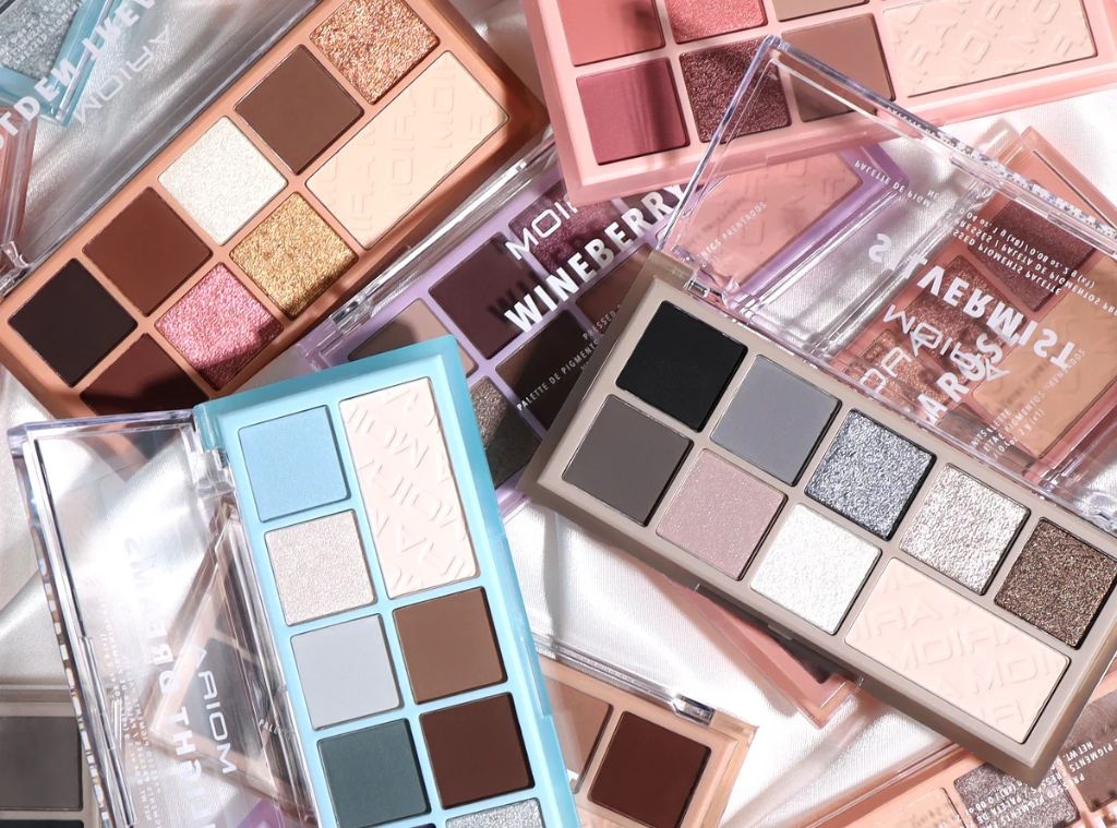 Eyeshadow Is Back: Here’s How To Wear It in 2025 21 Shop - Eyeshadow - Hero Image