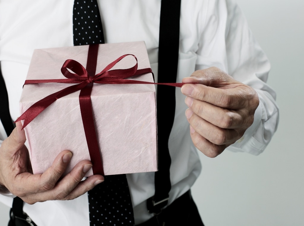 Men’s Valentine’s Day Gifts Under $30 That He’ll Actually Appreciate 11 Store Men's Valentine's Day Gifts Under $30