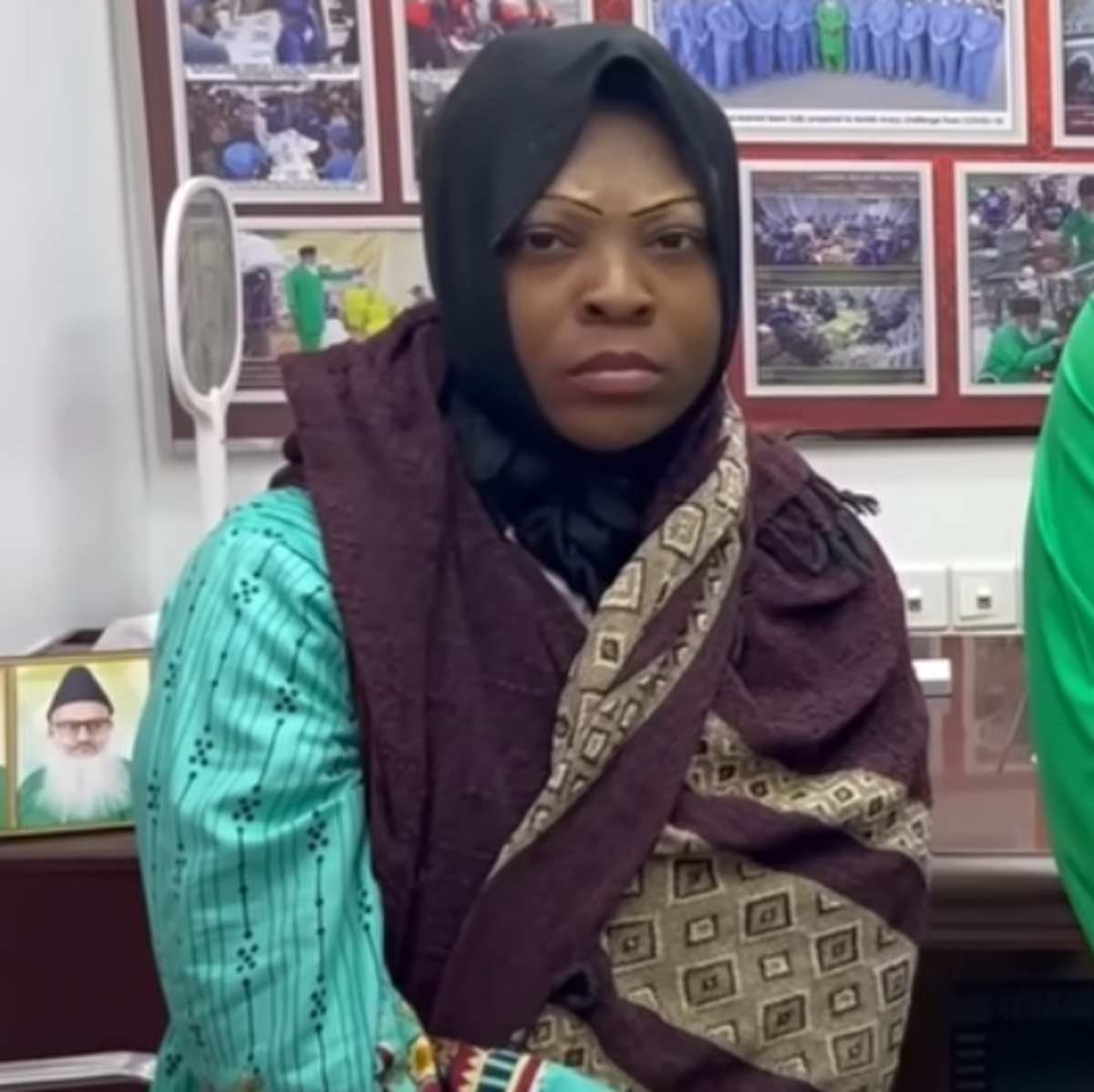 Why a New York Woman Flew to Pakistan and Went Viral For Demanding Thousands to “Reconstruct” the Country – E! Online