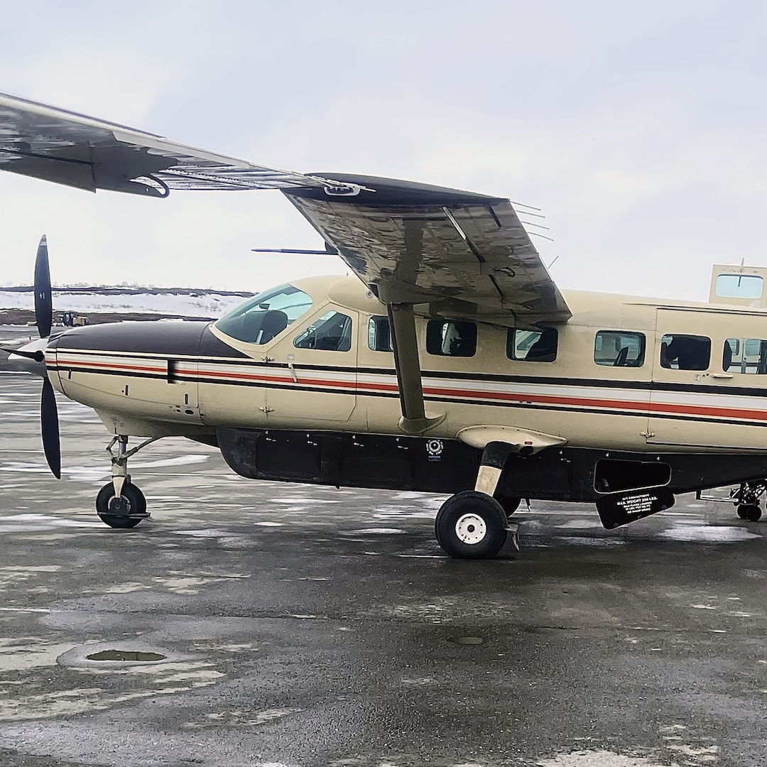 Missing Alaska Plane: All 10 Passengers Believed Dead in Crash – E! Online Missing Alaska Plane: All 10 Passengers Believed Dead in Crash – E! Online
