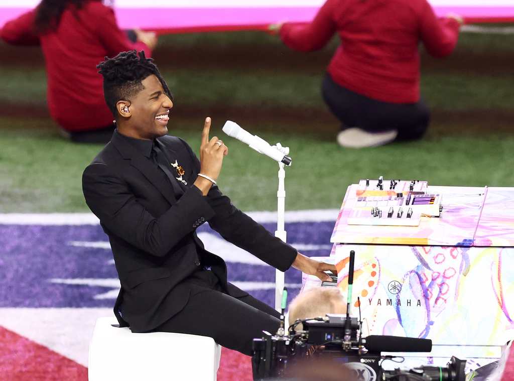 Jon Batiste performs National Anthem at Super Bowl 2025