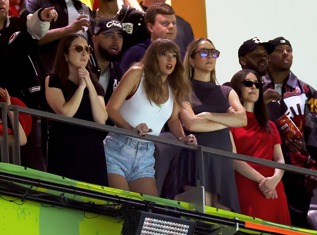 Ashley Avignone, Alana Haim, Ross Travis, Taylor Swift, Este Haim, and Danielle Haim attends super bowl 2025