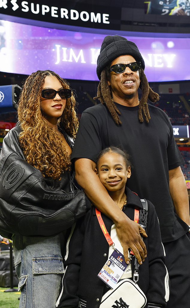 Jay-Z, Blue Ivy Carter and Rumi Carter arrive at Super Bowl 2025