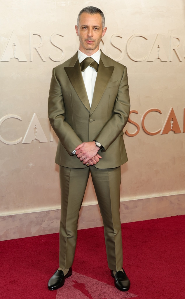 Jeremy Strong arrives at the Oscars 2025 red carpet