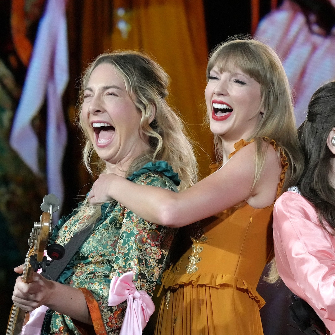 Taylor Swift Is Bejeweled in Gold at Este Haim’s New Year’s Eve Wedding Taylor Swift Is Bejeweled in Gold at Este Haim’s New Year’s Eve Wedding