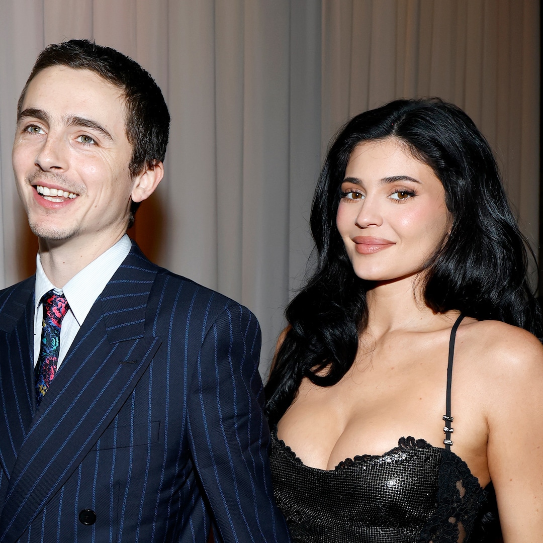 Timothée Chalamet e Kylie Jenner chegam atrasados Timothée Chalamet e Kylie Jenner chegam atrasados