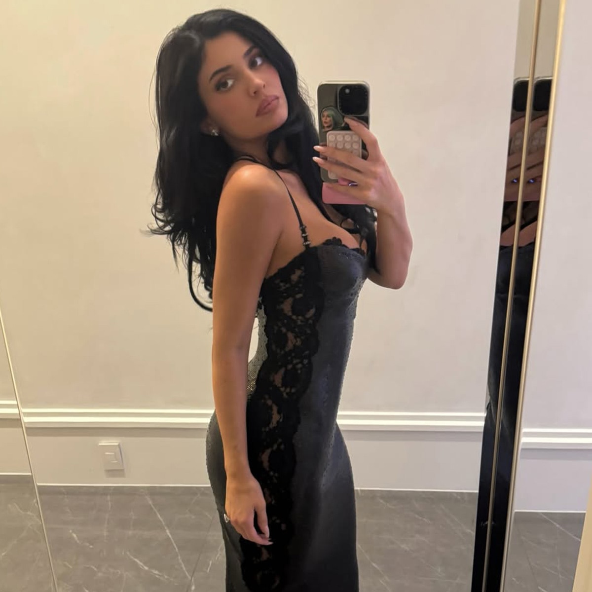 Kylie Jenner Critics Choice Awards Glam