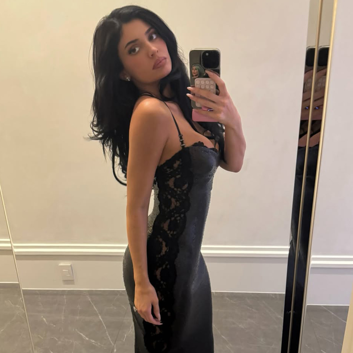 Kylie Jenner Did Her Own Glam for Critics Choice Awards