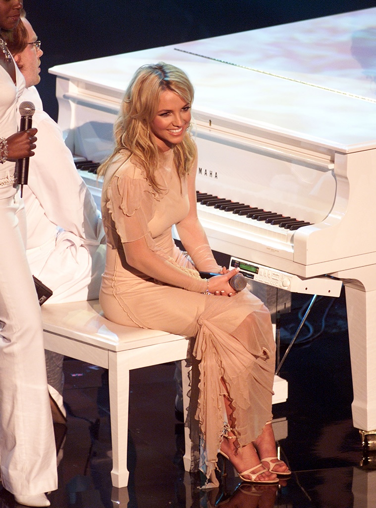 Britney Spears performs at the 2002 AMAs.
