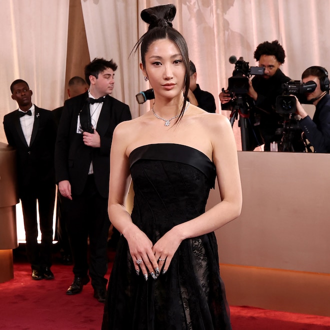 EJAE Arrives at Golden Globes 2026