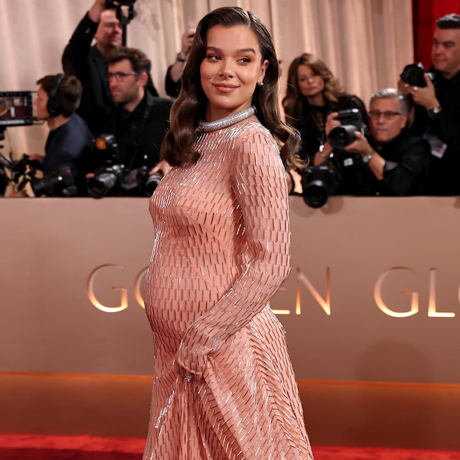 Hailee Steinfeld Arrives at Golden Globes 2026