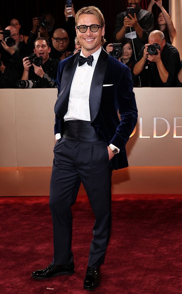 Glen Powell Arrives at Golden Globes 2026