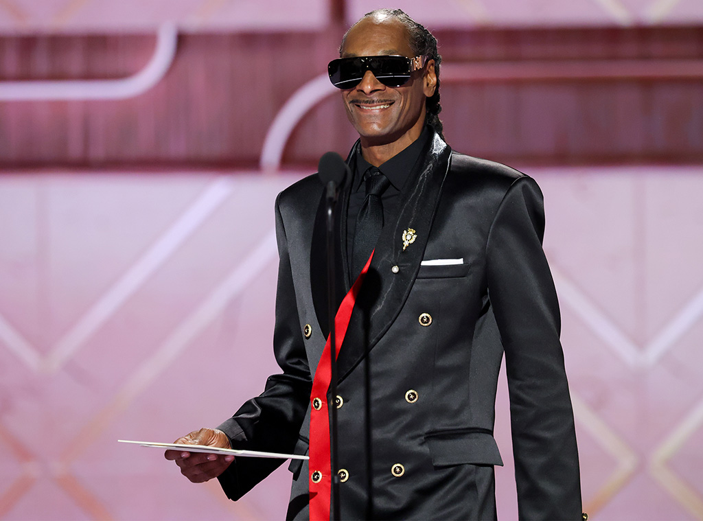 Golden Globes 2026: Snoop Dogg Presents, Gets Standing Ovation