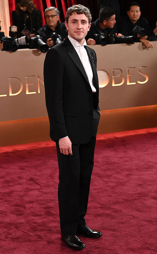 Paul Mescal Arrives at Golden Globes 2026