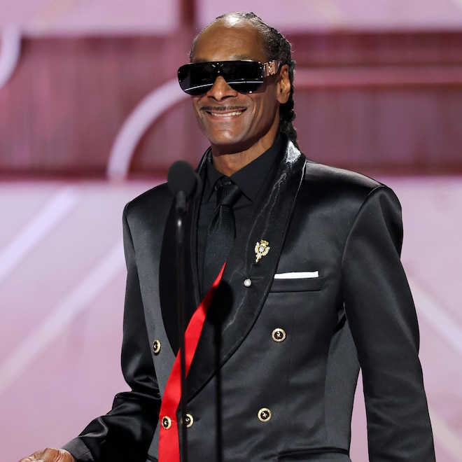 Snoop Dogg Arrives at Golden Globes 2026