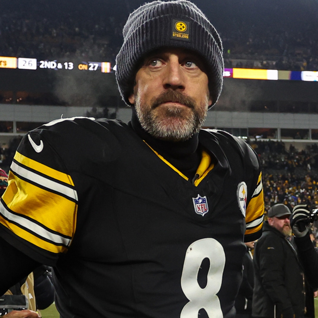 Aaron Rodgers interrompe coletiva de imprensa com comentários sobre bombas F