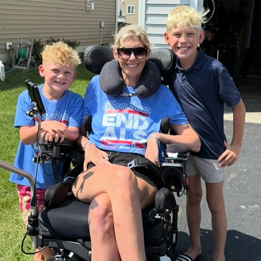 A influenciadora Sara Bennett anuncia sua morte por ELA aos 39 anos A influenciadora Sara Bennett anuncia sua morte por ELA aos 39 anos