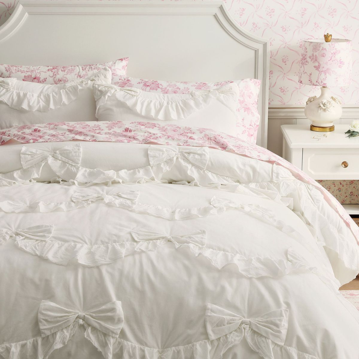 Have Sweet Dreams With These Adorable Valentine's Day Bedding Essentials