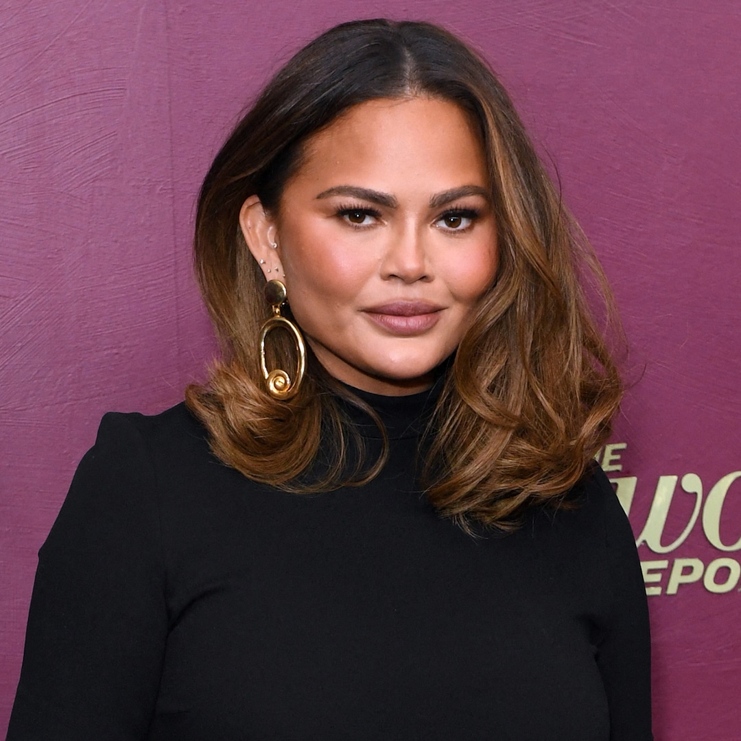 Chrissy Teigen está sóbria novamente após recaída de álcool Chrissy Teigen está sóbria novamente após recaída de álcool