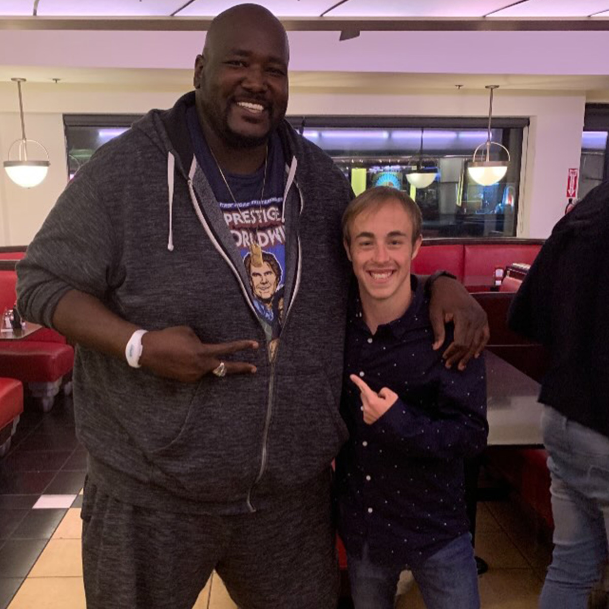 След като Quinton Aaron беше поставен на апарат за поддържане