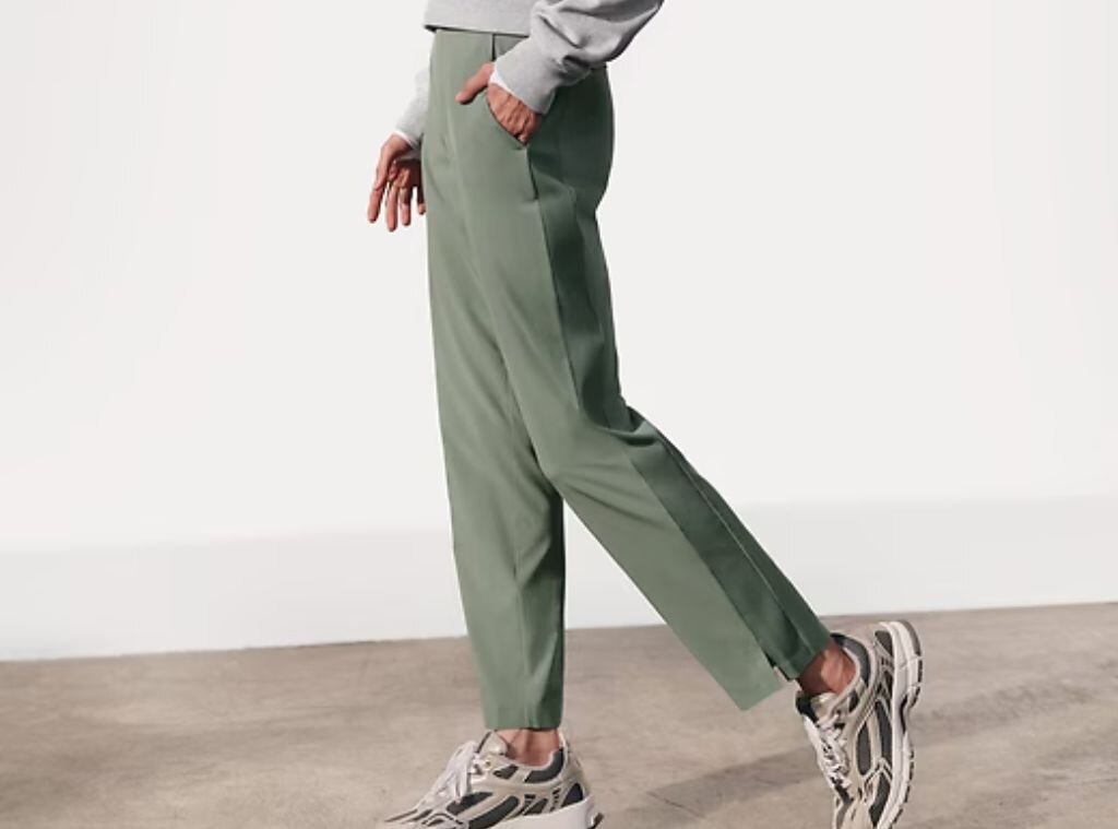 Athleta 25% Off Everything Sale: Leggings & Workout Pants