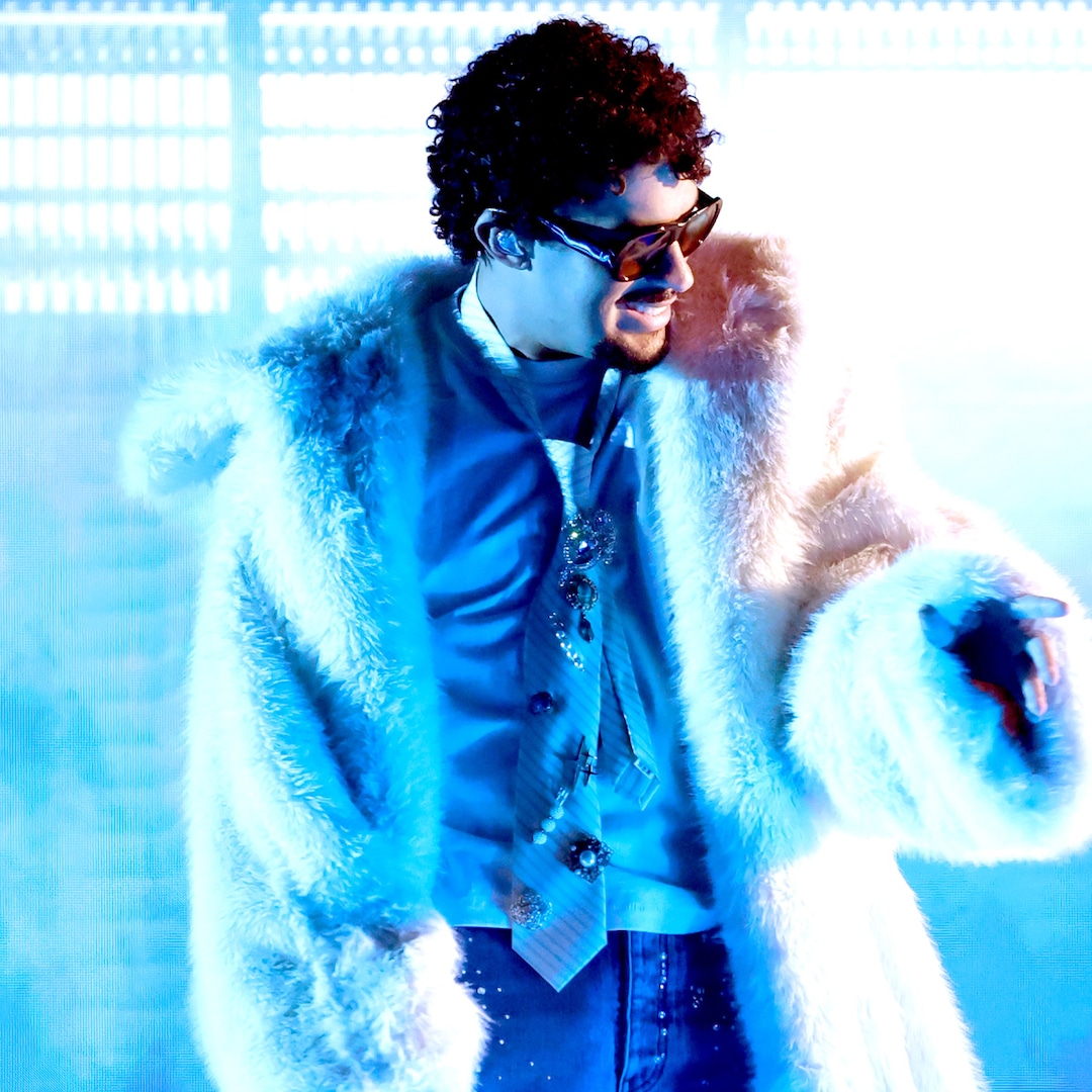 Bad Bunny който на 8 февруари ще стане първият хедлайнер