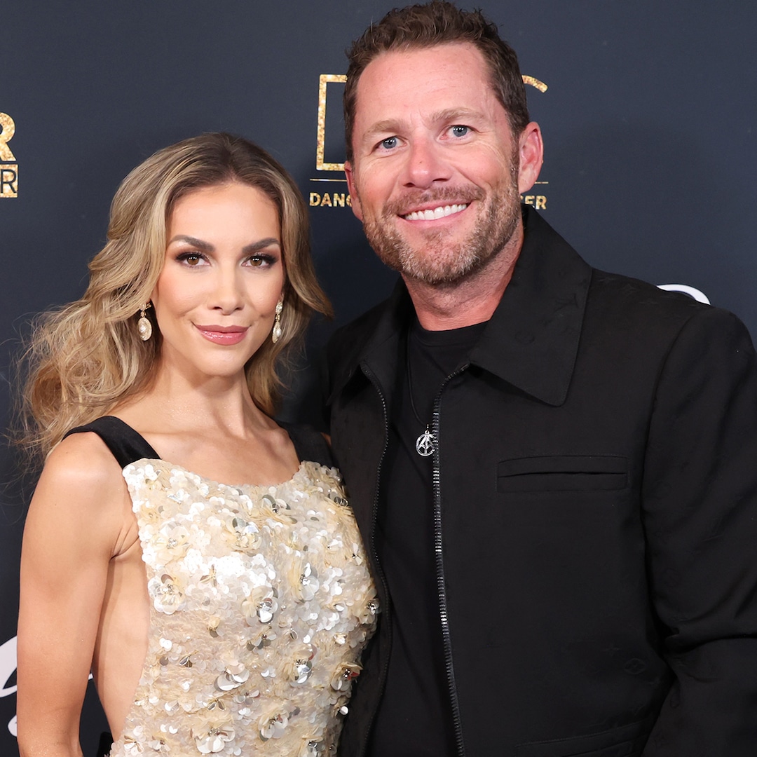 خطبت أرملة ستيفن “tWitch” بوس، أليسون هولكر، إلى آدم إدموندز خطبت أرملة ستيفن “tWitch” بوس، أليسون هولكر، إلى آدم إدموندز