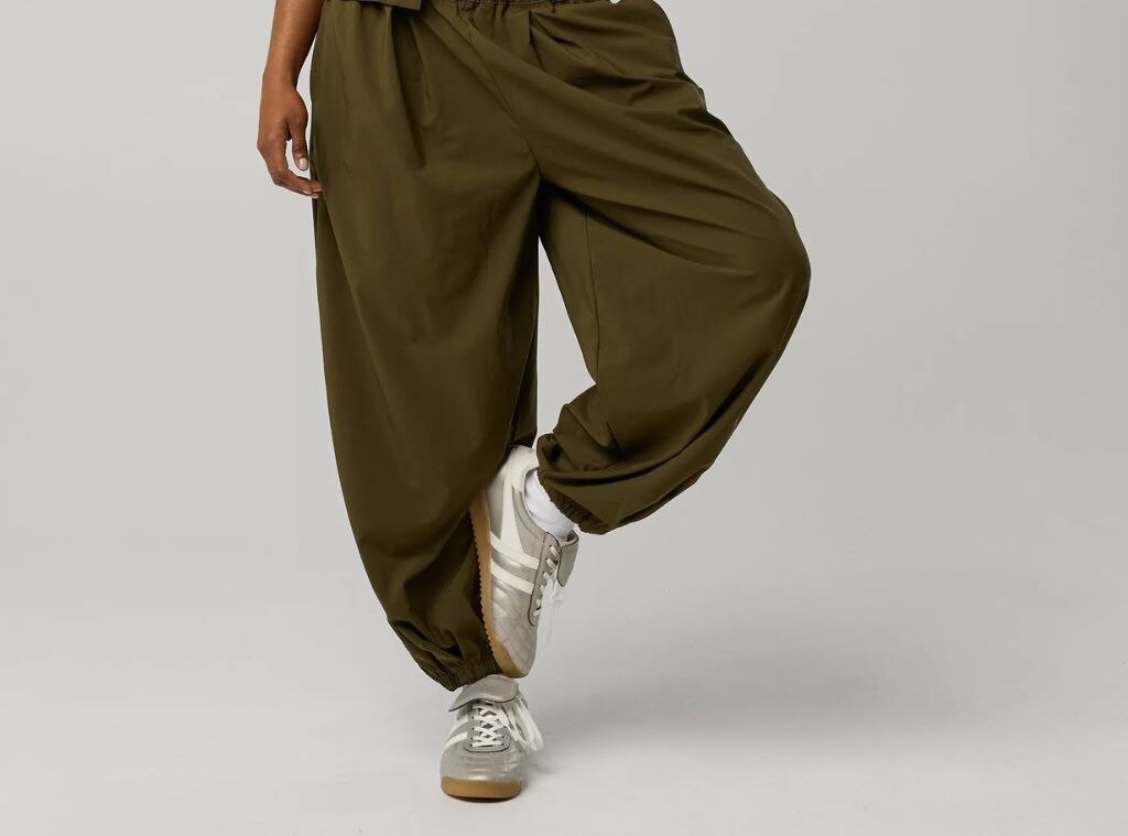 Balloon Pants Are the New Wide-Leg Pants for Spring 2026