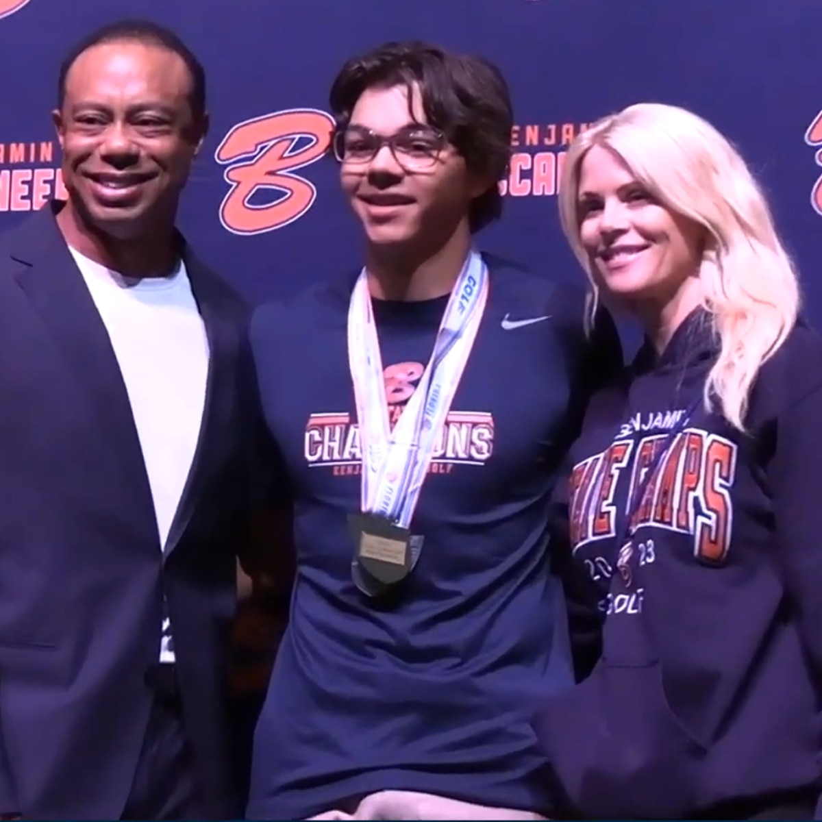 டைகர் வூட்ஸ் மகன் சார்லியின் கோல்ஃப் கொண்டாட்டத்திற்காக முன்னாள் எலின் நோர்டெகிரெனுடன் மீண்டும் இணைகிறார்