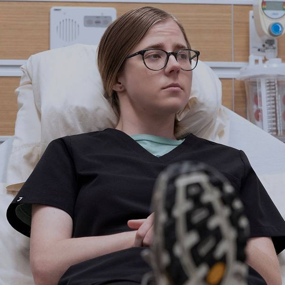 Taylor Dearden, do Pitt, explica por que os telefones são proibidos no set