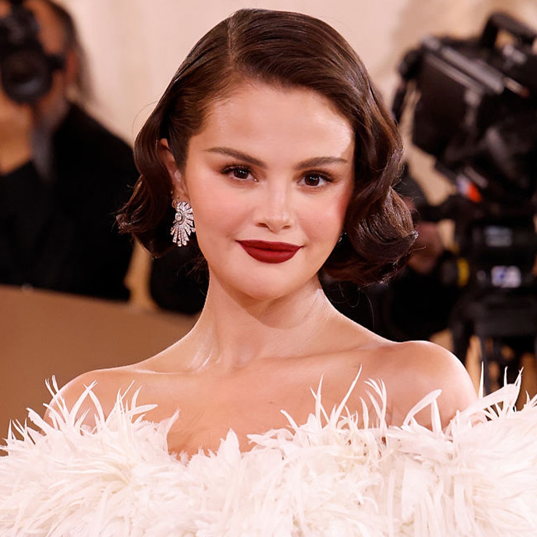 Selena Gomez usa codinome de telefone inspirado em Rihanna