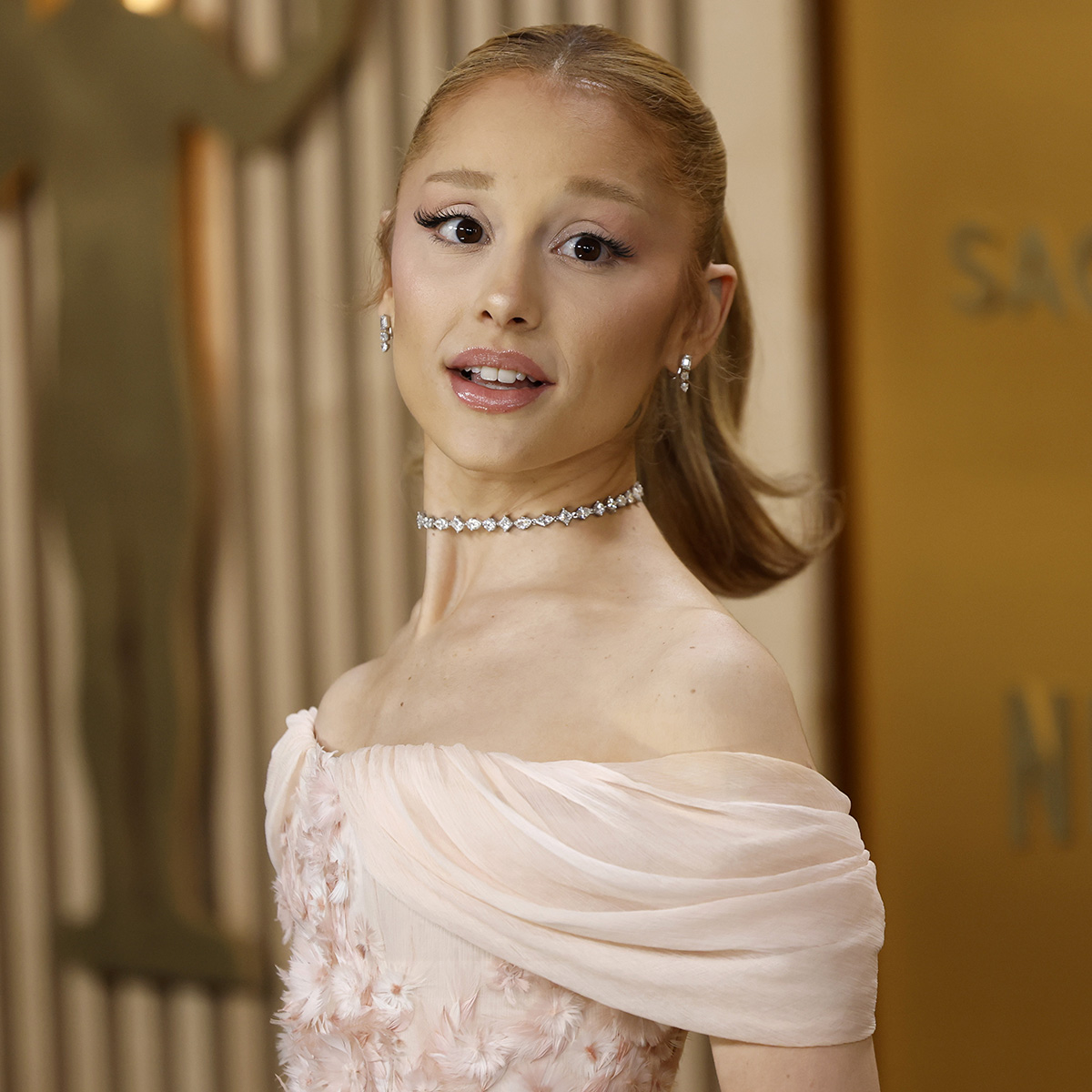 Ariana Grande Shows Off Her Rarely Seen Natural Curly Hair