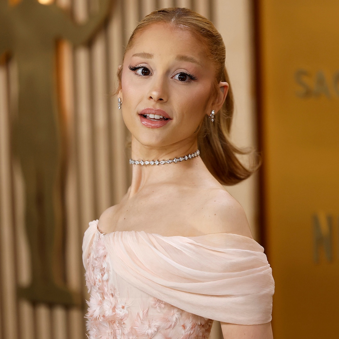 Cabelo cacheado natural de Ariana Grande: foto