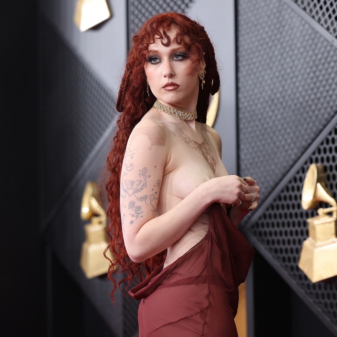 Penteado Chappell Roan Fake Bob na Paris Fashion Week