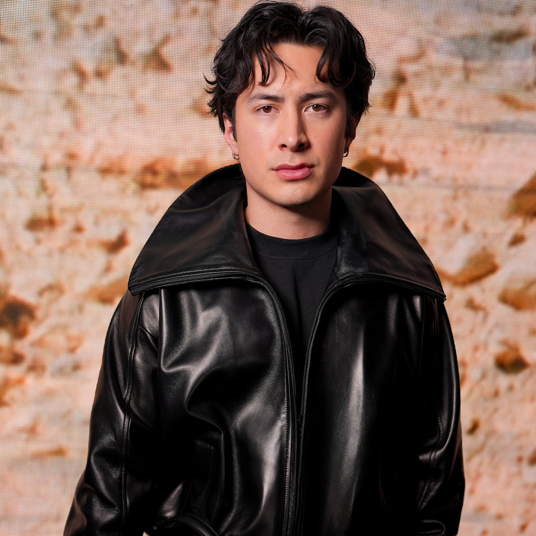 Hudson Williams revida os fãs odiosos e acalorados da rivalidade