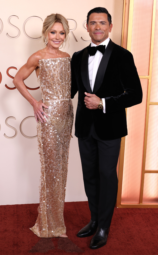Kelly Ripa and Mark Consuelos arrive at the Oscars 2026 red carpet, Couples