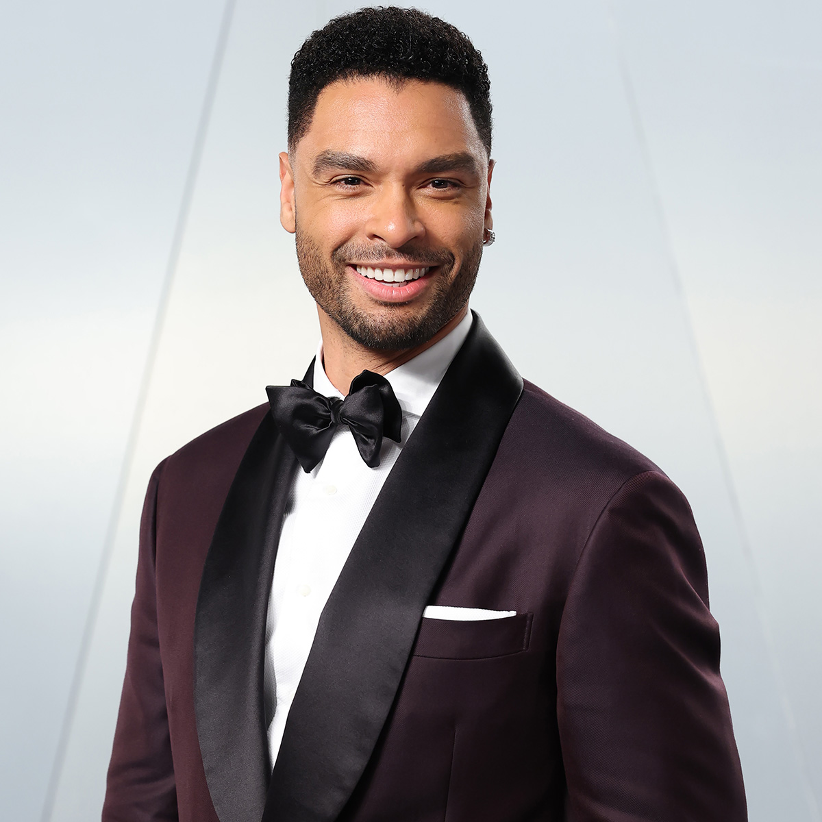 Regé-Jean Page Has Must-See Reaction to Possible Bridgerton Return