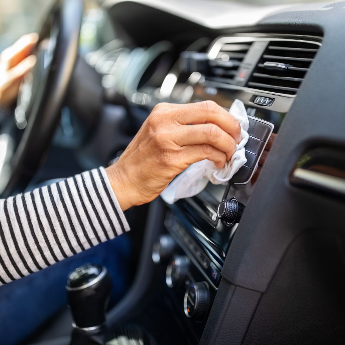 Road Trip? Keep Your Car Clutter-Free With These Cleaning Essentials