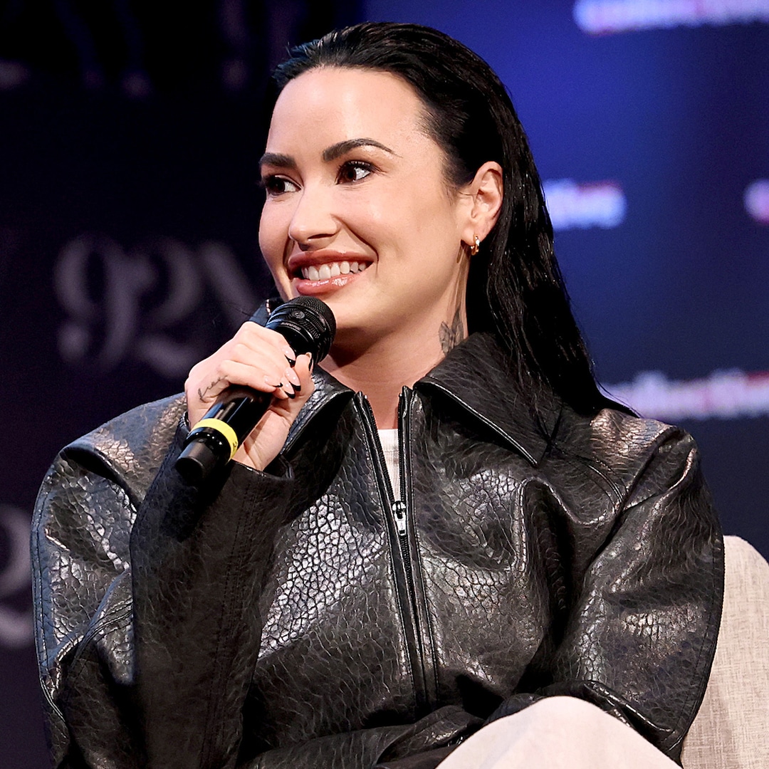 Demi Lovato cantando ‘Heart Attack’ em evento da American Heart Association