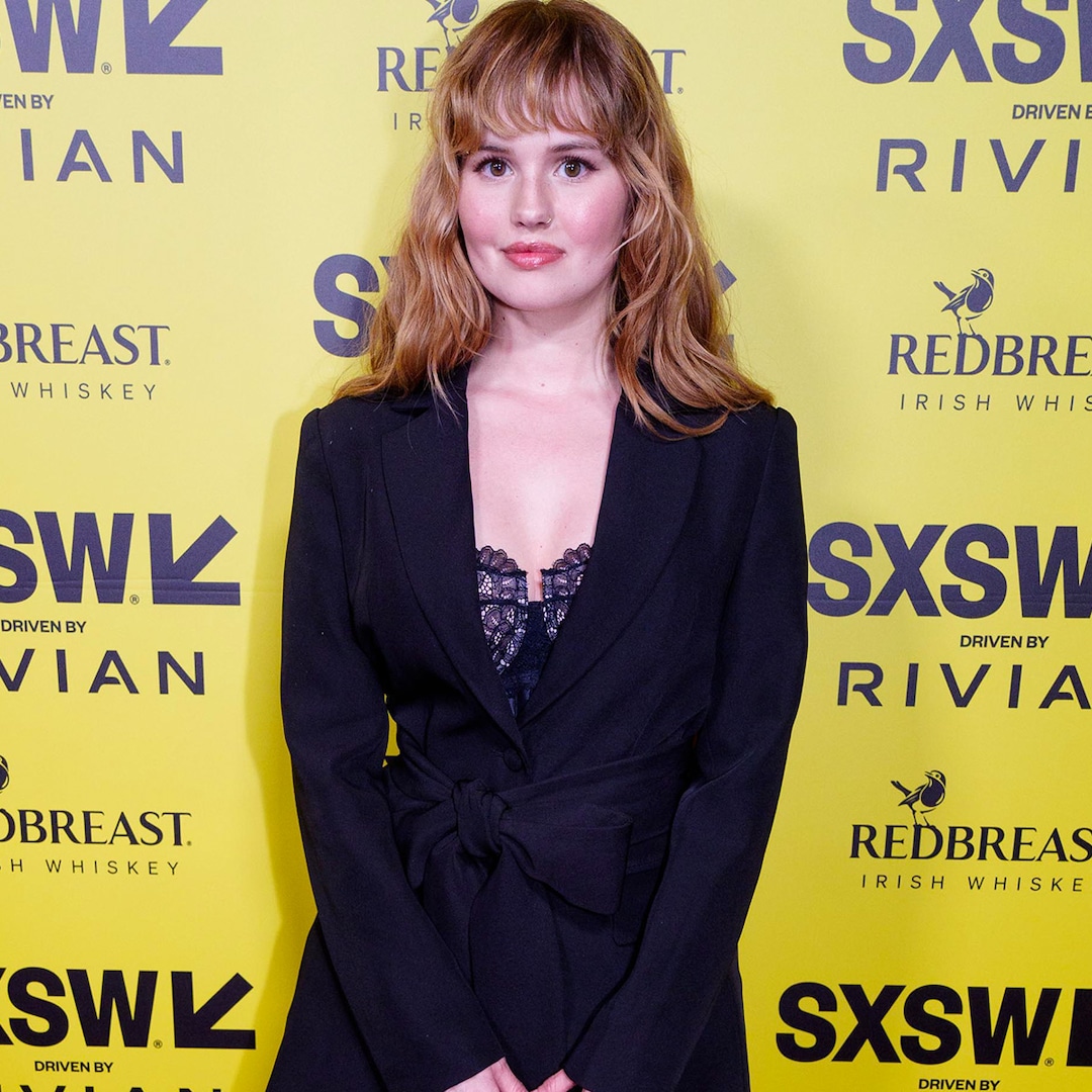 Debby Ryan, de Jessie, se reúne com Costars mais de 10 anos após o final