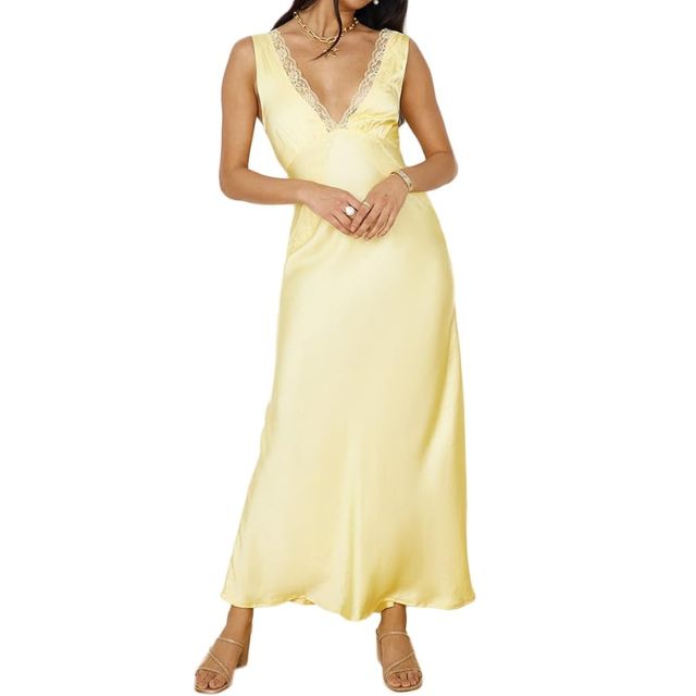 Wedding Welcome Party Attire: What to Wear, According to a Stylist